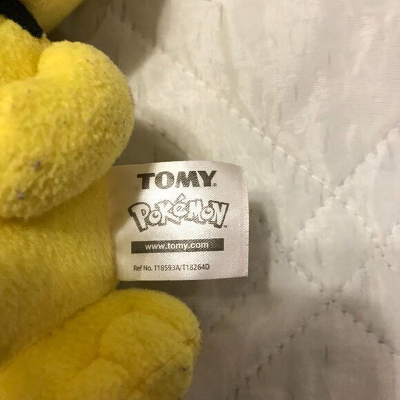 2015 Pokemon Pikachu‎ Tomy plush 9” - Picture 3 of 4